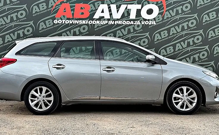 Zunanja slika - Toyota Auris - 1.6 TS+97KW+SLO+ALU+XENON+PRIKLOP+BREZ POLOGA+TOP - 4