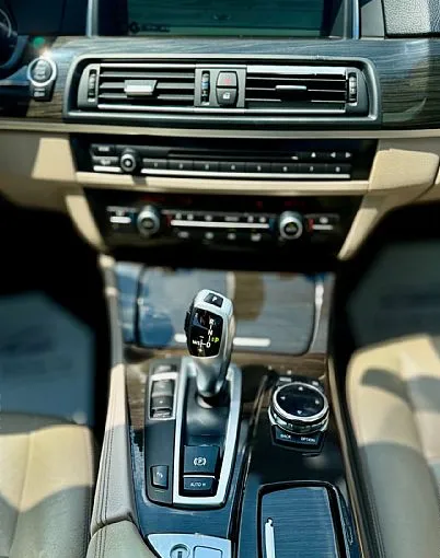 Zunanja slika - BMW Serija 5 - Touring: 520d Touring Automatik | PANO | NAVI | PDC | 20 - 10