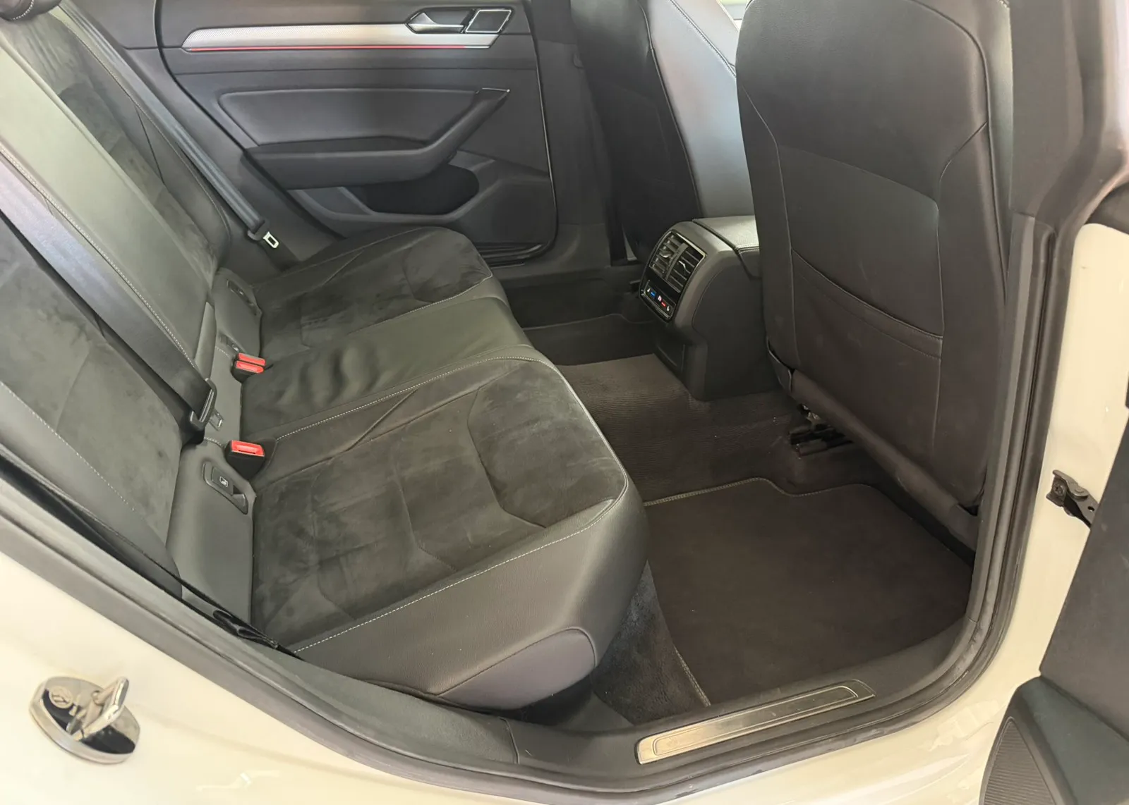 Zunanja slika - Volkswagen Arteon - 2,0 TDI BMT R-Line DSG - 3