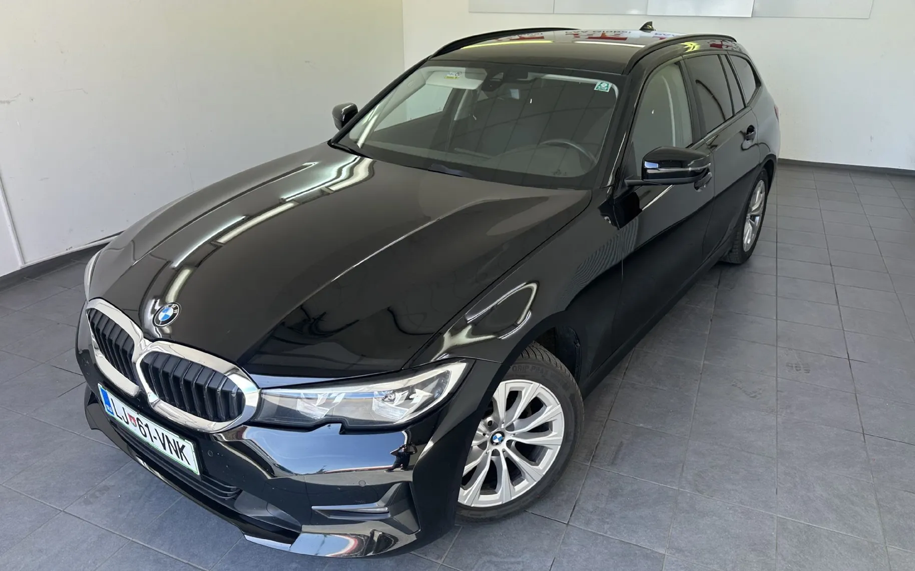 Zunanja slika - BMW Serija 3 - Touring: 318d Touring.NAVI.PDC.KONFORT.ZAKLEPANJE.KLJUKA - 1