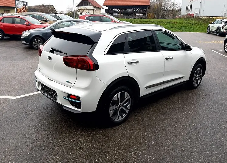 Zunanja slika - KIA Niro - EV 150 KW  204 KM  Motion 64kWh+1.LAST+SLO - 3