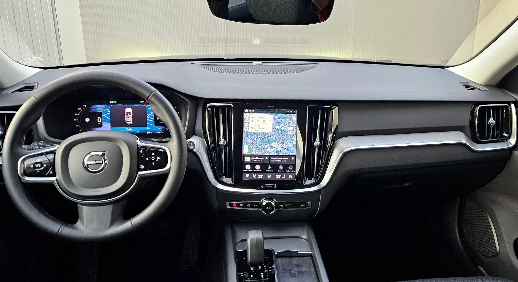 Zunanja slika - Volvo V60 Cross Country - B4 AWD Pro +ACC+Memory+18 Col+Gretje+12.mes.jam - 9