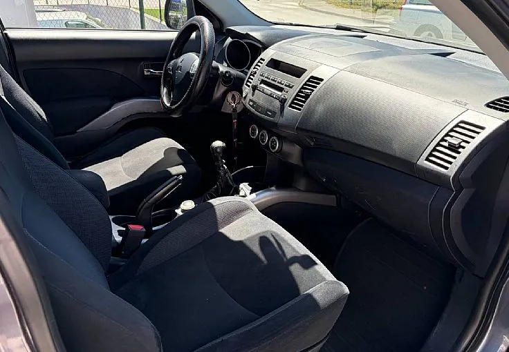 Zunanja slika - Mitsubishi Outlander - 2.0 DID Intense 4WD ZELO LEP - 10