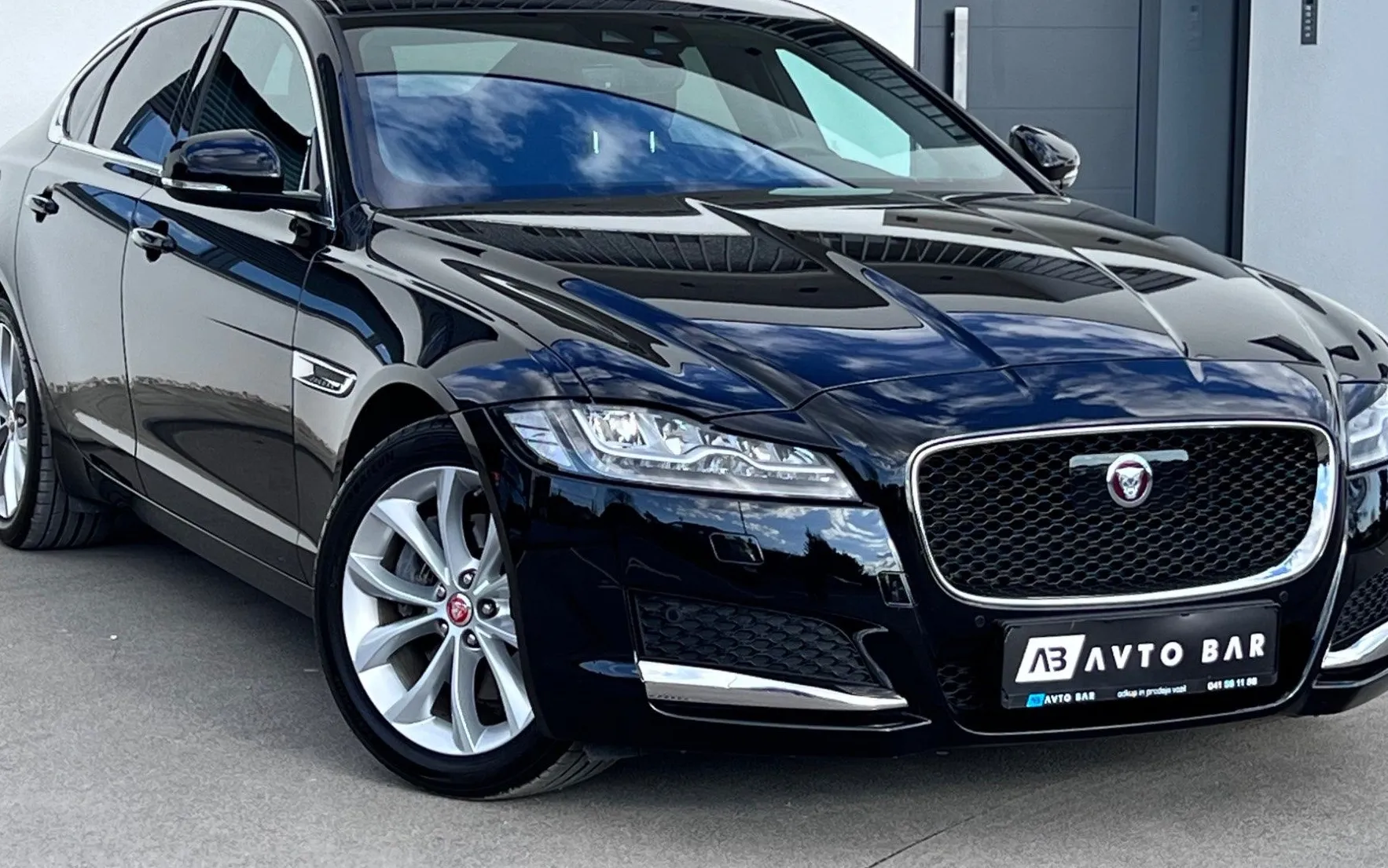 Zunanja slika - Jaguar XF - 2.0d+AWD+1.LAST+SLO+SAMO 66.507 km+ACC+KEYLESS GO - 3
