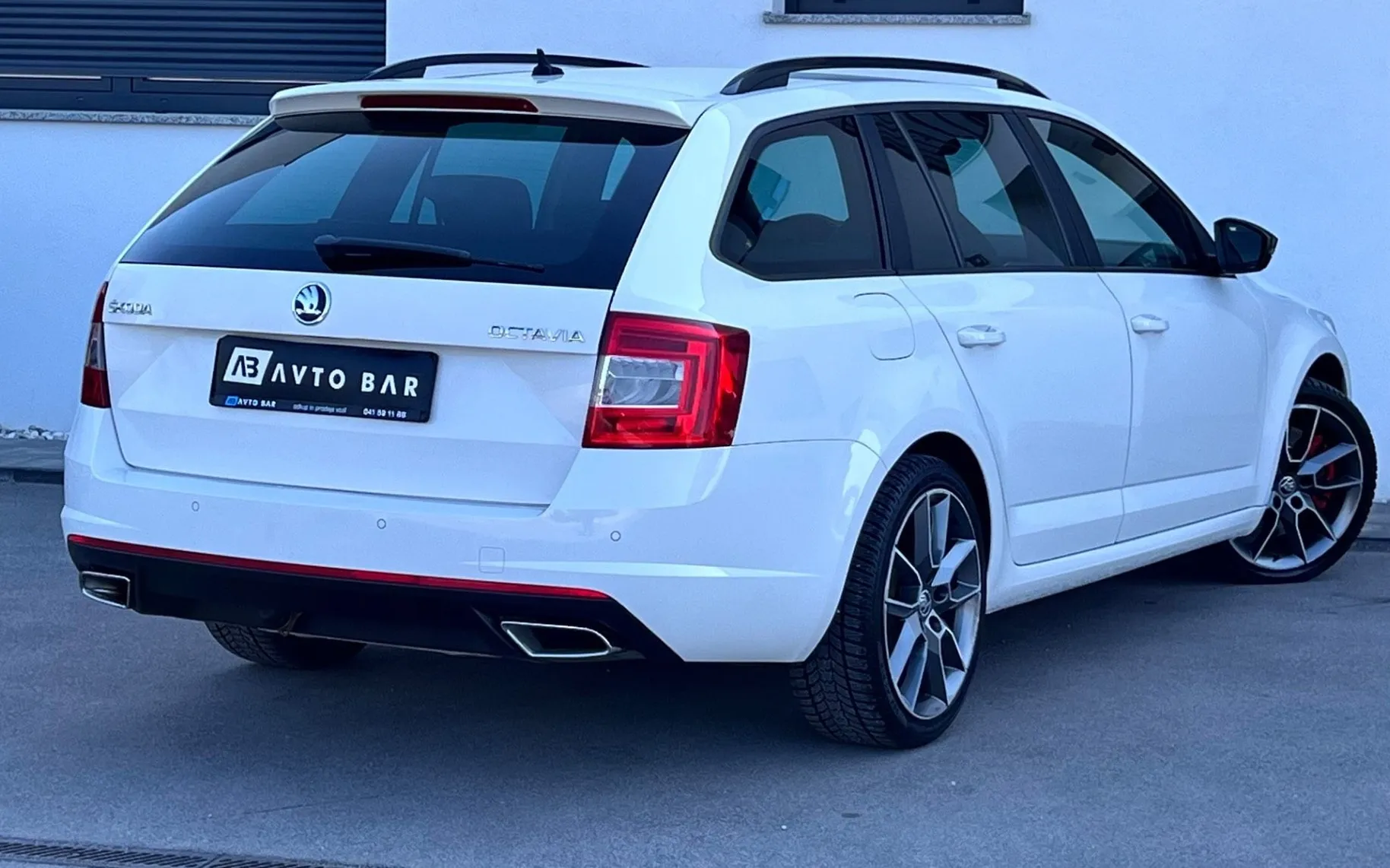 Zunanja slika - Škoda Octavia - 2.0 TDI RS+XENON+NAVI+PDC+KLJUKA - 6