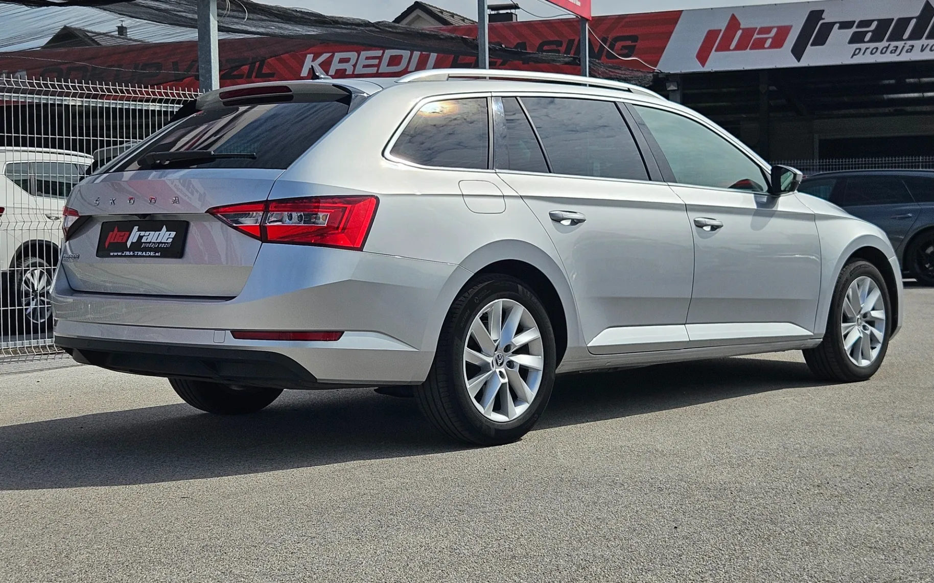 Zunanja slika - Škoda Superb - Combi 2,0 TDI   DSG - 4