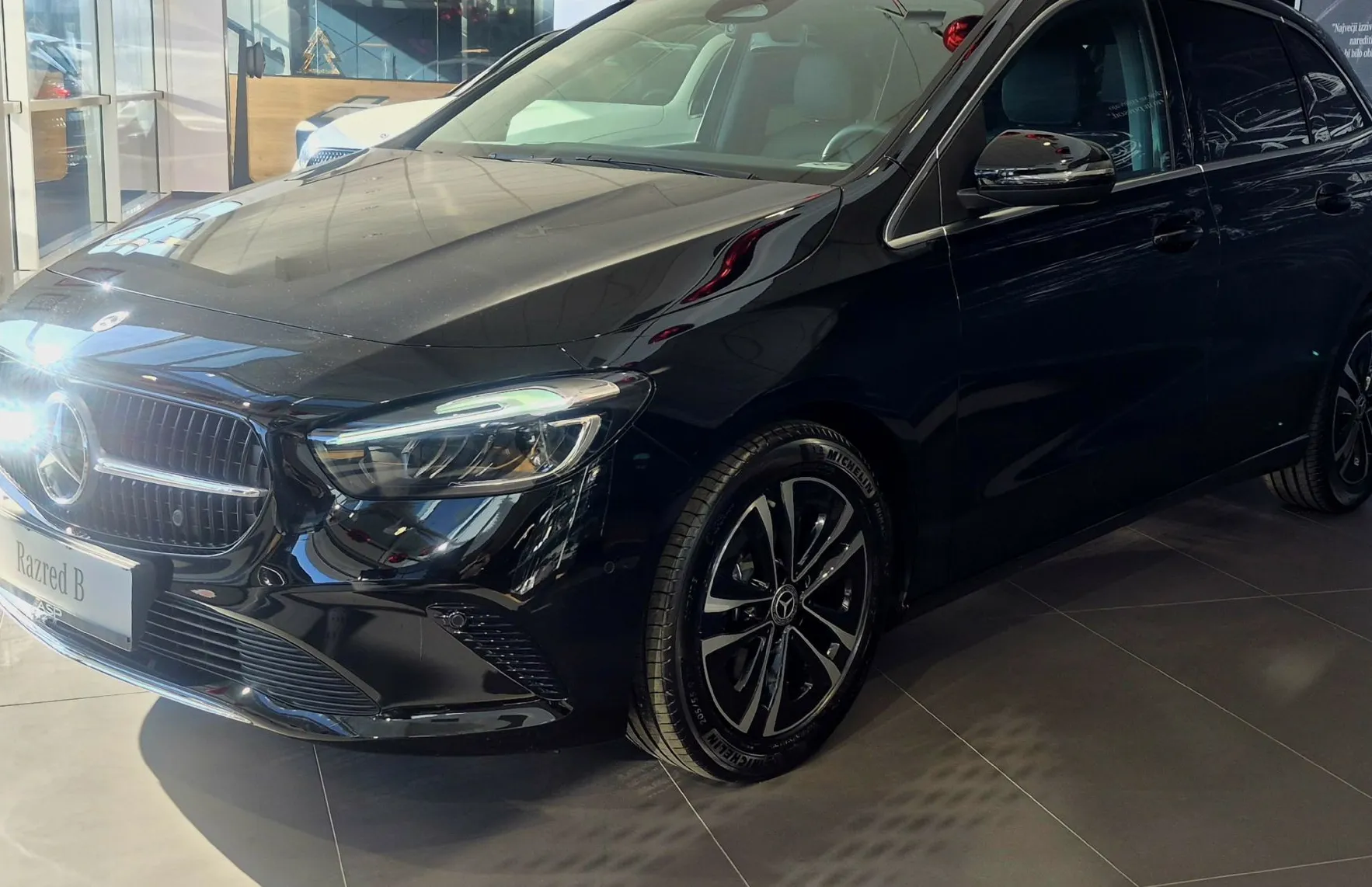Zunanja slika - Mercedes-Benz B-Razred - B 180 DCT - 2
