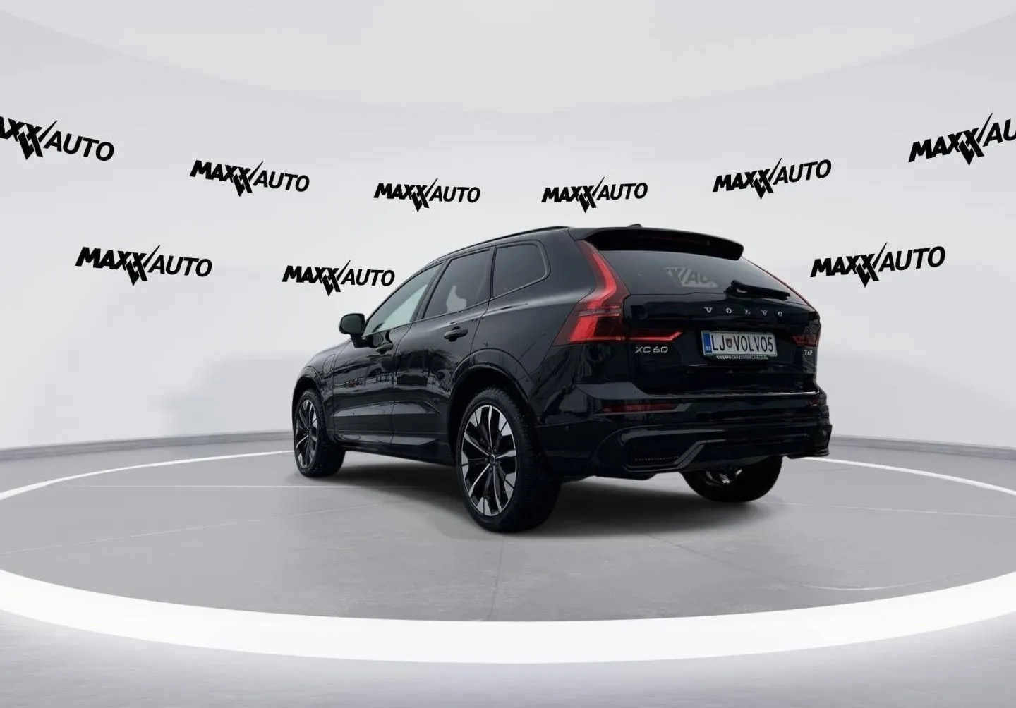 Notranja slika - Volvo XC60 - T6 AWD Plug-in hybrid Electric   Petrol Plus Dark. - 7