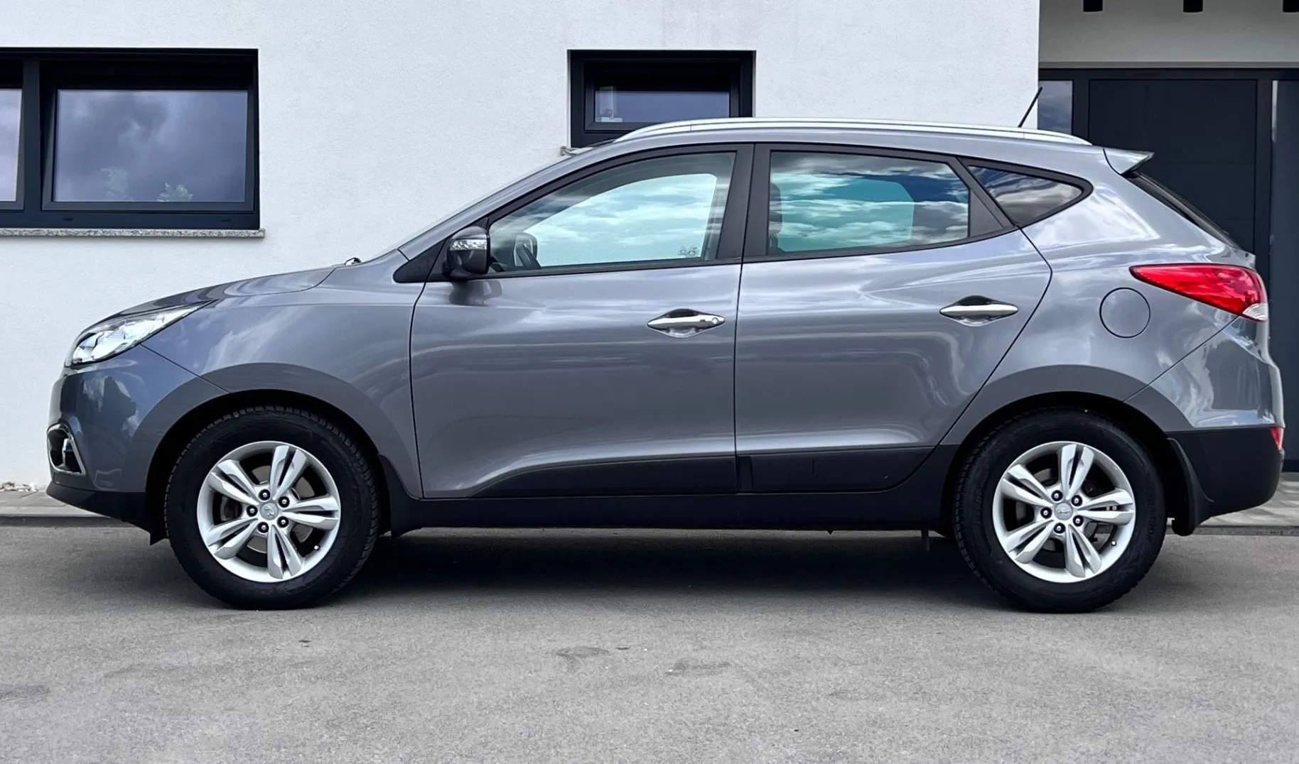 Zunanja slika - Hyundai ix35 - 4WD 2.0 CRDi+1.LAST+SLO+NAVI+R.KAMERA - 5