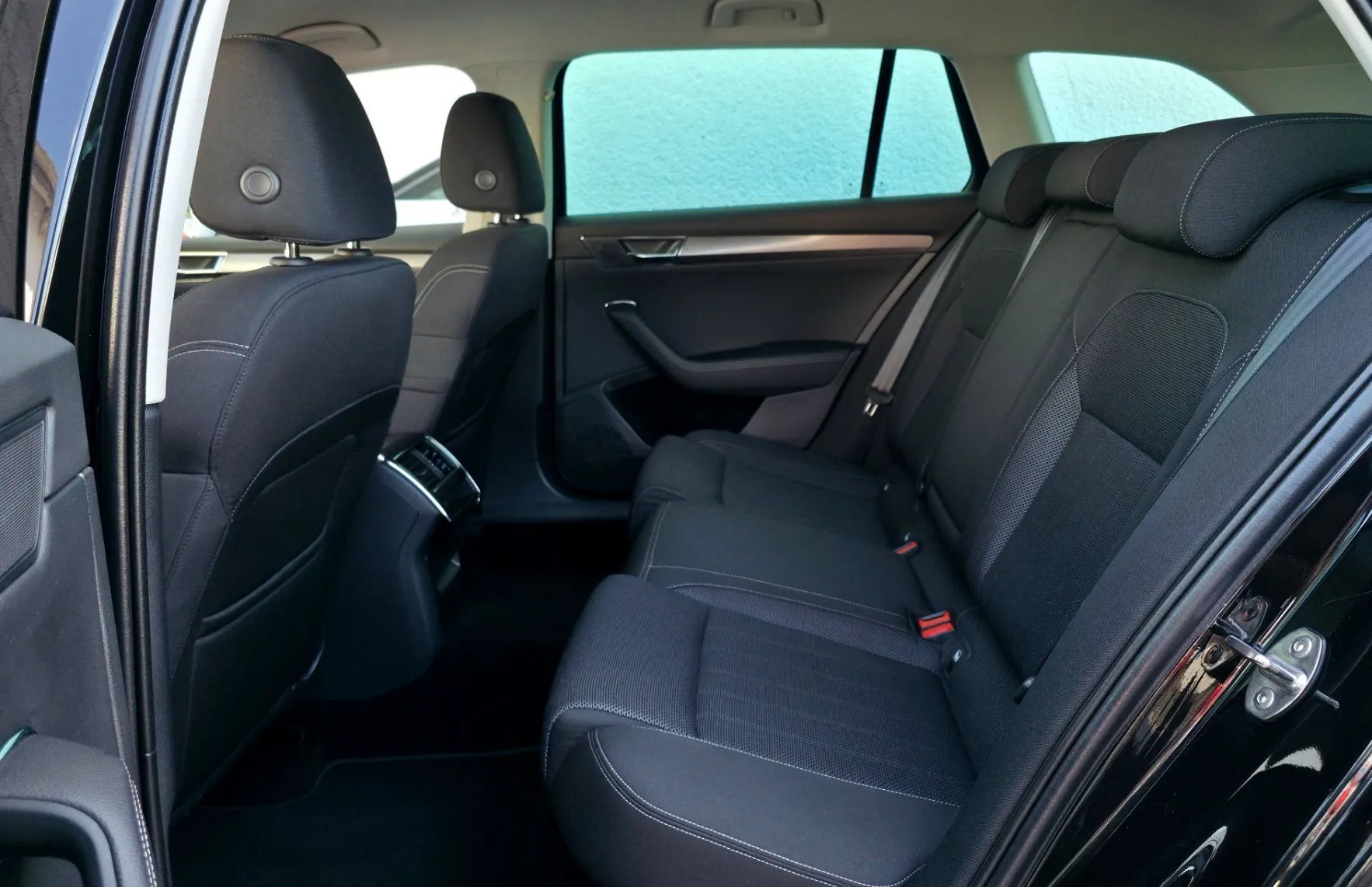 Zunanja slika - Škoda Superb - Combi 4x4 2.0TDI Style DSG MATRIX•MEMORY•ACC•18C - 7