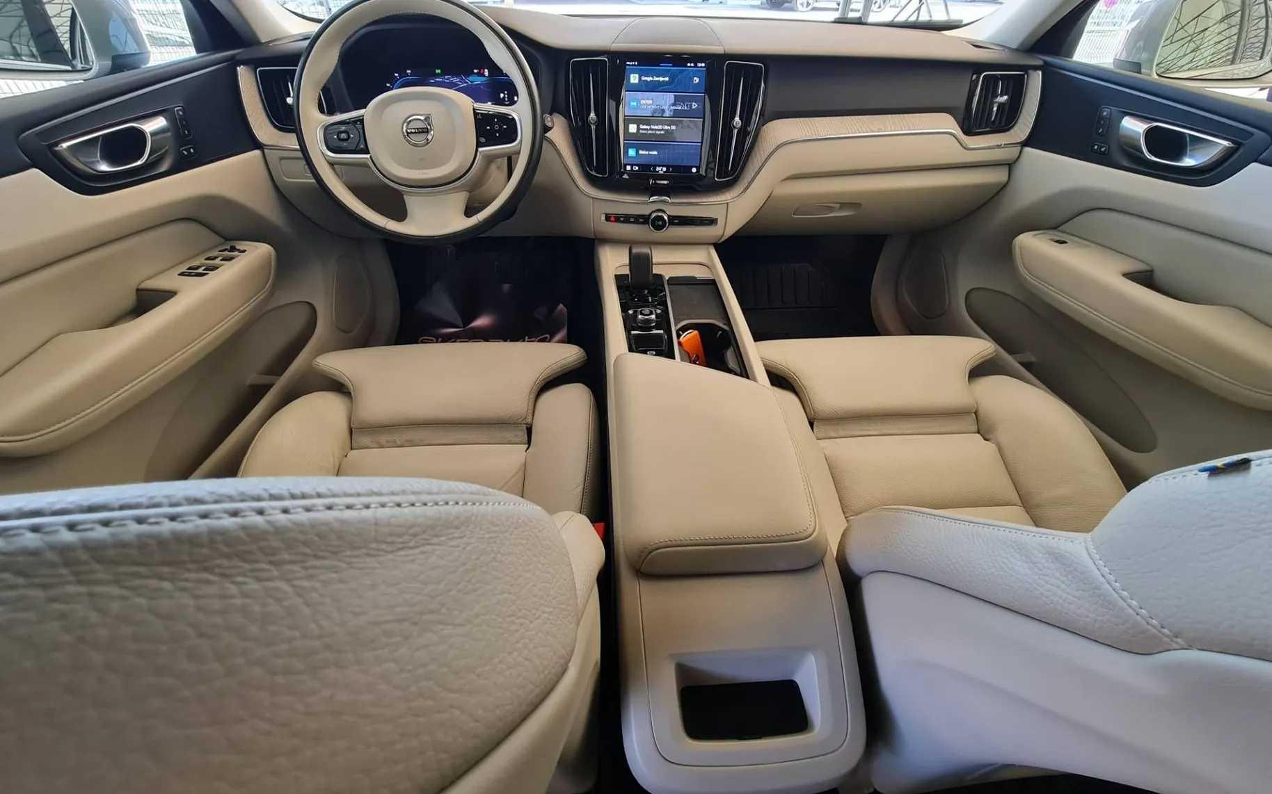 Notranja slika - Volvo XC60 - B4  Plus Bright AWD•Redno vzdrževan•Alu. 20 - 11