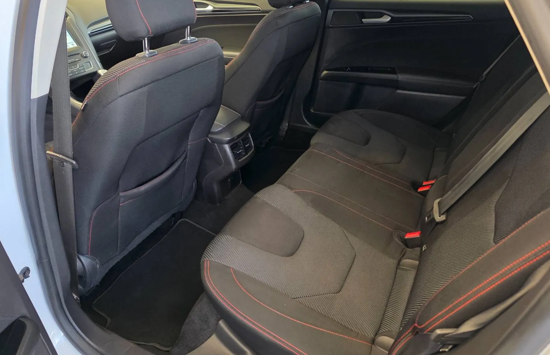 Zunanja slika - Ford Mondeo - 2.0 TDCi-ST LINE-119.000KM-1 LASTNIK-ODLIČEN... - 12