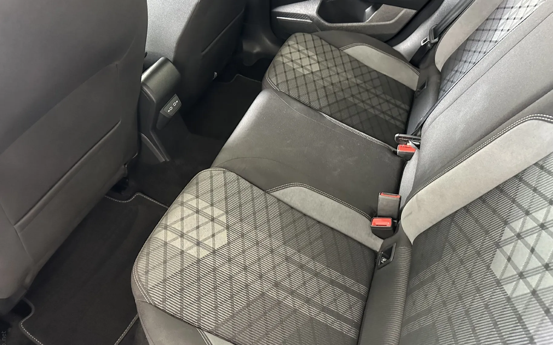 Zunanja slika - Volkswagen Taigo - 1.0 TSI R-Line 85.PANORAMA.LED.2025.SAMO 17.000 KM - 5