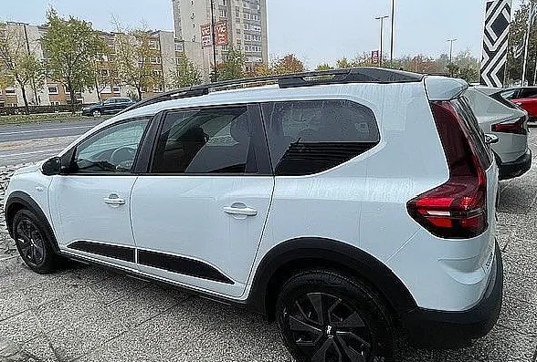 Zunanja slika - Dacia Jogger - Expression 110+ Paket Varnost+4 leta servisov - 4