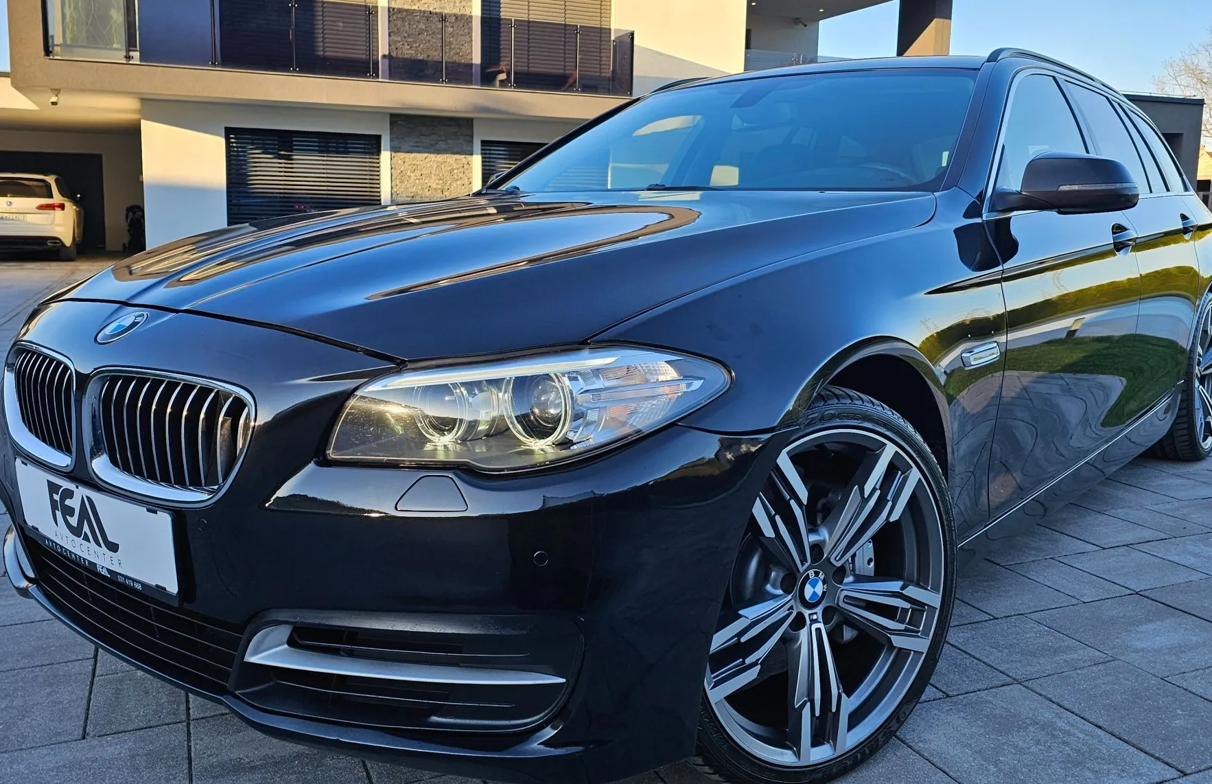 Zunanja slika - BMW Serija 5 - Touring: 525d-AVT-MODIFICIRAN-NAVI-KAMERA-USNJE-XENON-KR - 1
