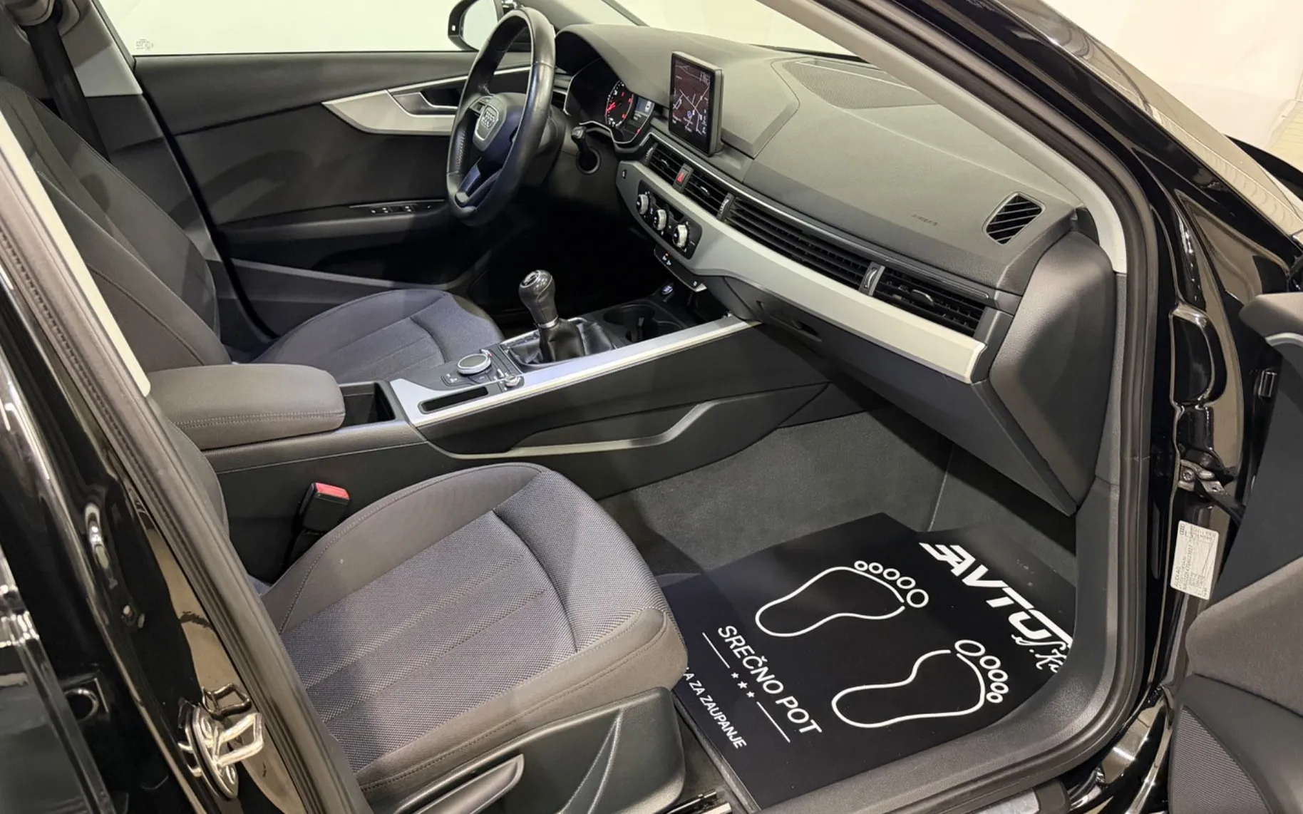 Notranja slika - Audi A4 Avant - 2.0 TDI-BI-XENON-LED-NAVI-TEMPOMAT-PDC - 11