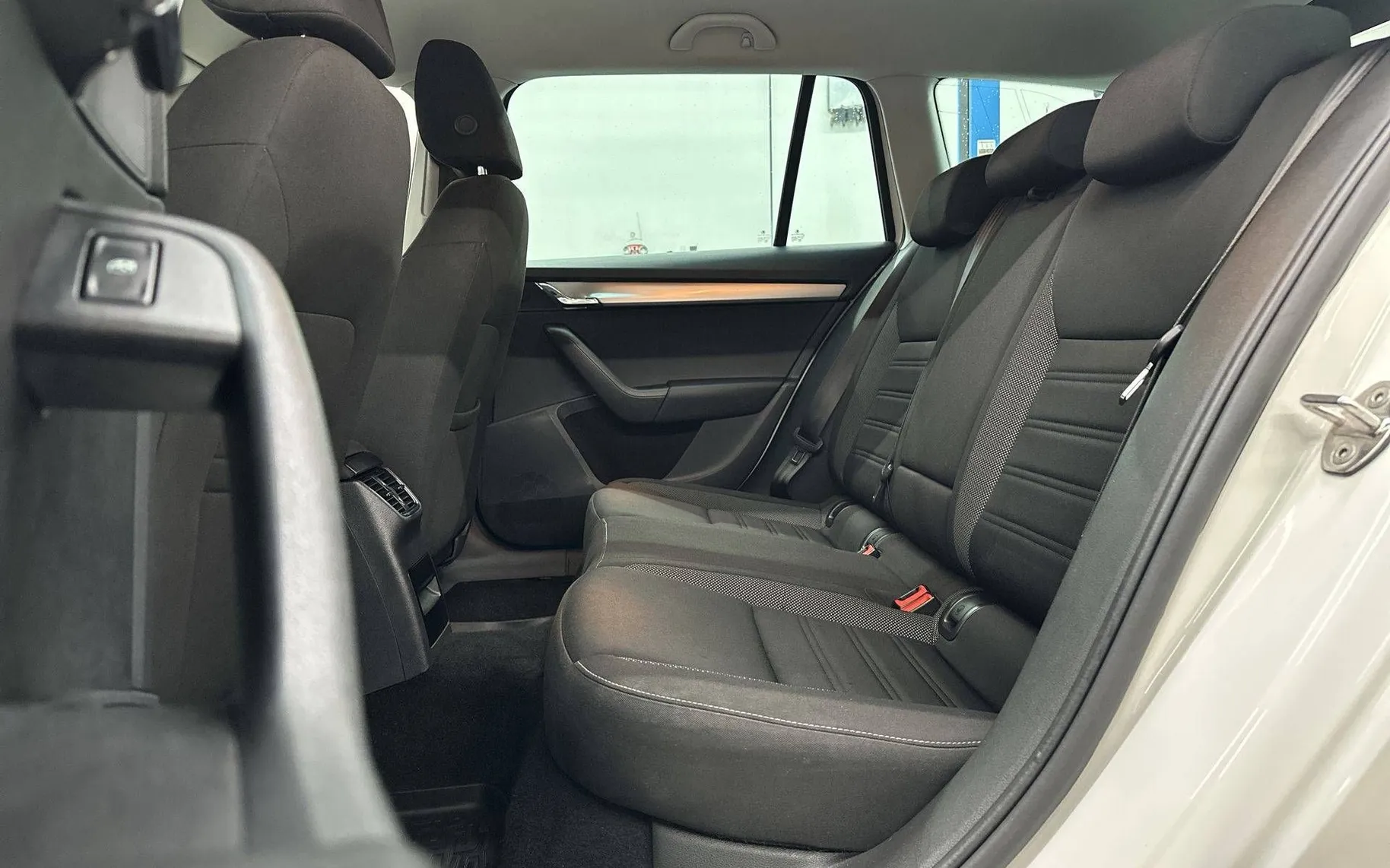 Notranja slika - Škoda Octavia - Combi 1.6 TDI Family - 30