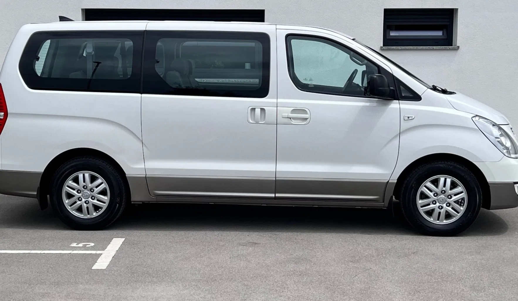 Zunanja slika - Hyundai H-1 - 2.5 CRDi+8SED+R.KAMERA+NAVI+3CONSKA KLIMA... - 4