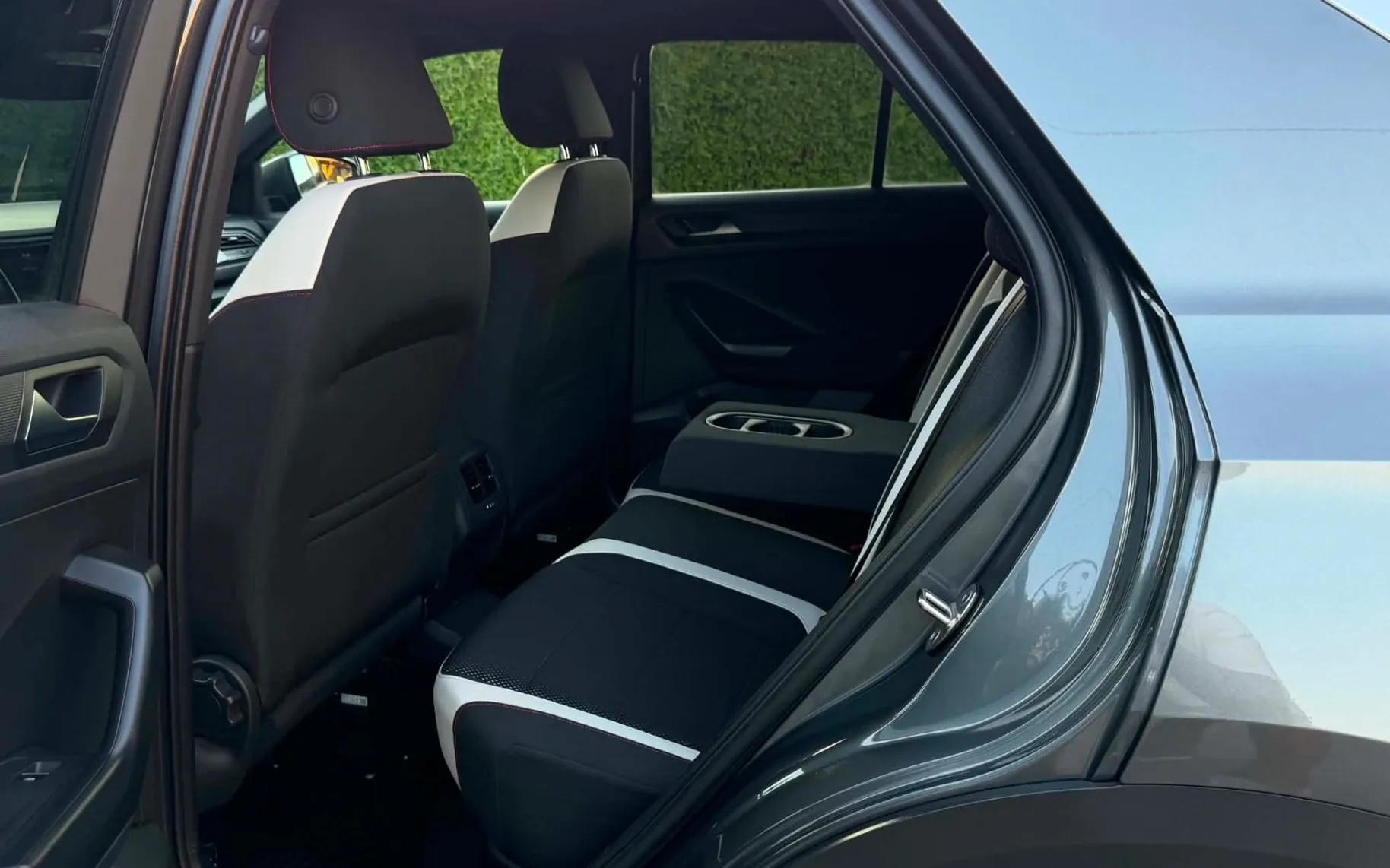 Notranja slika - Volkswagen T-Roc - 1.5 TSI-DSG-VIRUTAL-FUL LED-NAVI-KAMERA-ACC-F1- - 11