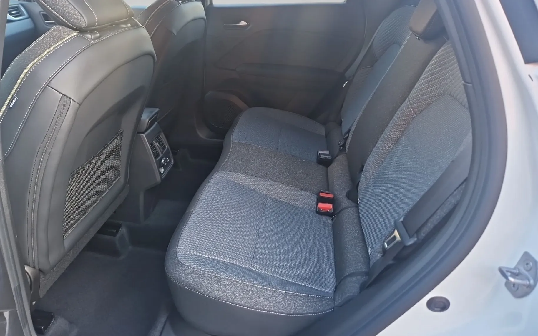 Zunanja slika - Renault Captur - TCe 90 techno + PAKET ZIMA - 14