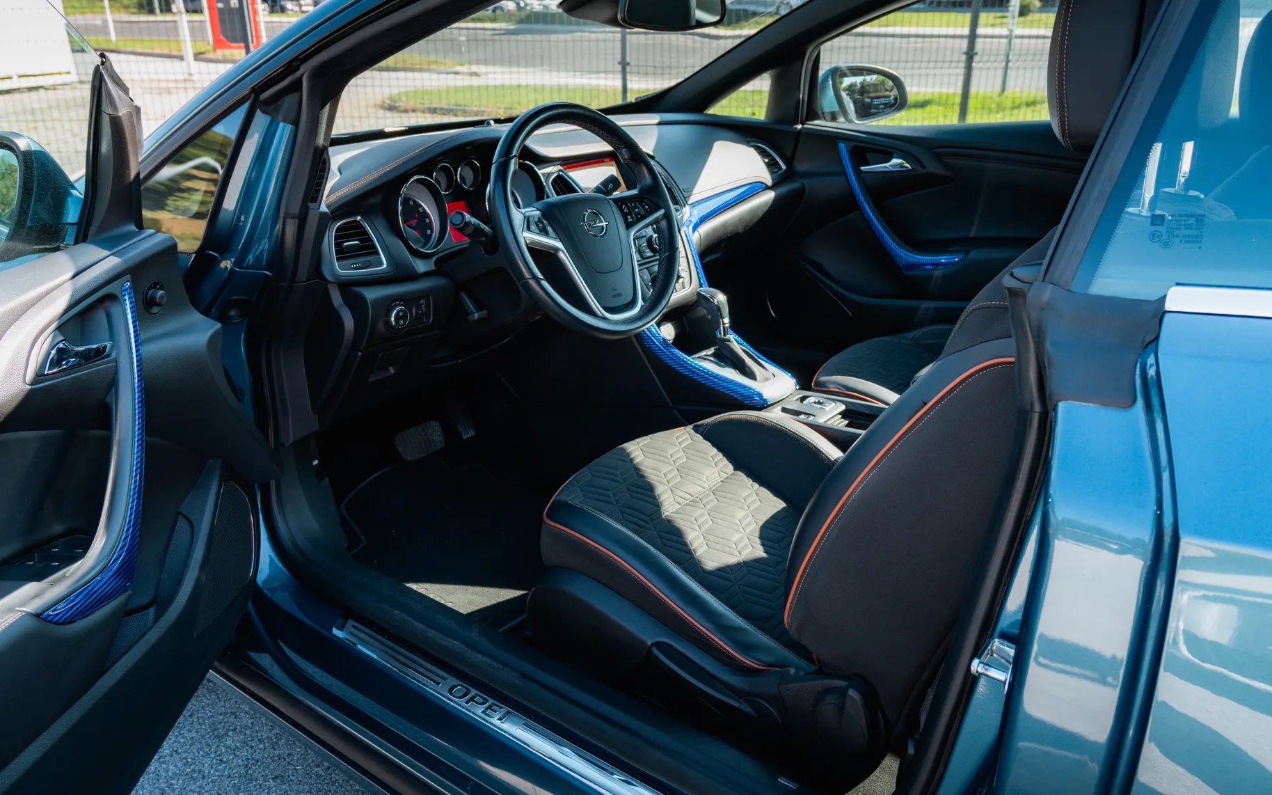 Notranja slika - Opel Cascada - 1,6 Turbo Cosmo Avt. - 8