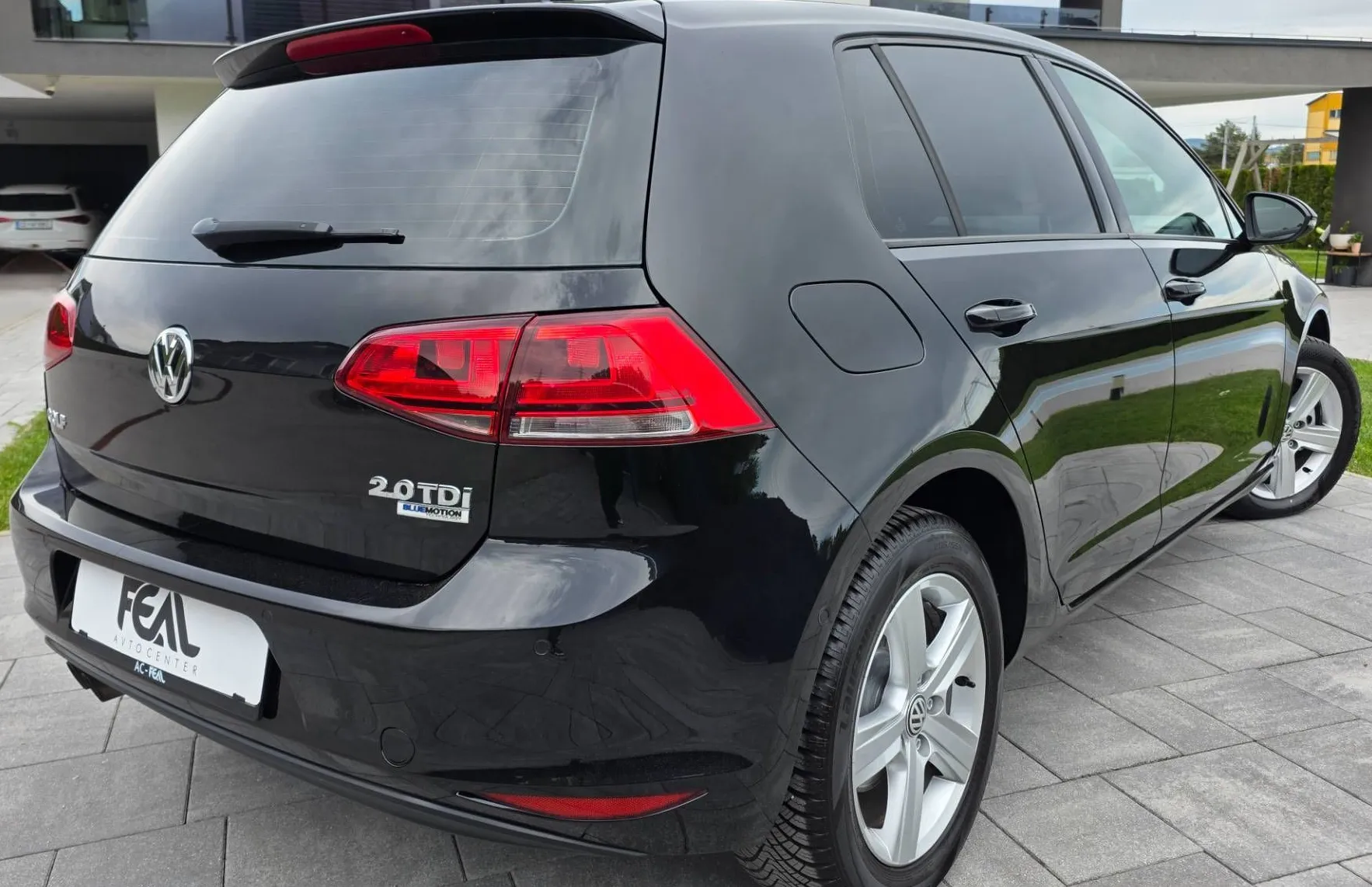 Zunanja slika - VW Golf - 2.0 TDI-HIGHLINE-ACC-SAMOPARKIRANJE-PDC-ODLIČEN - 4