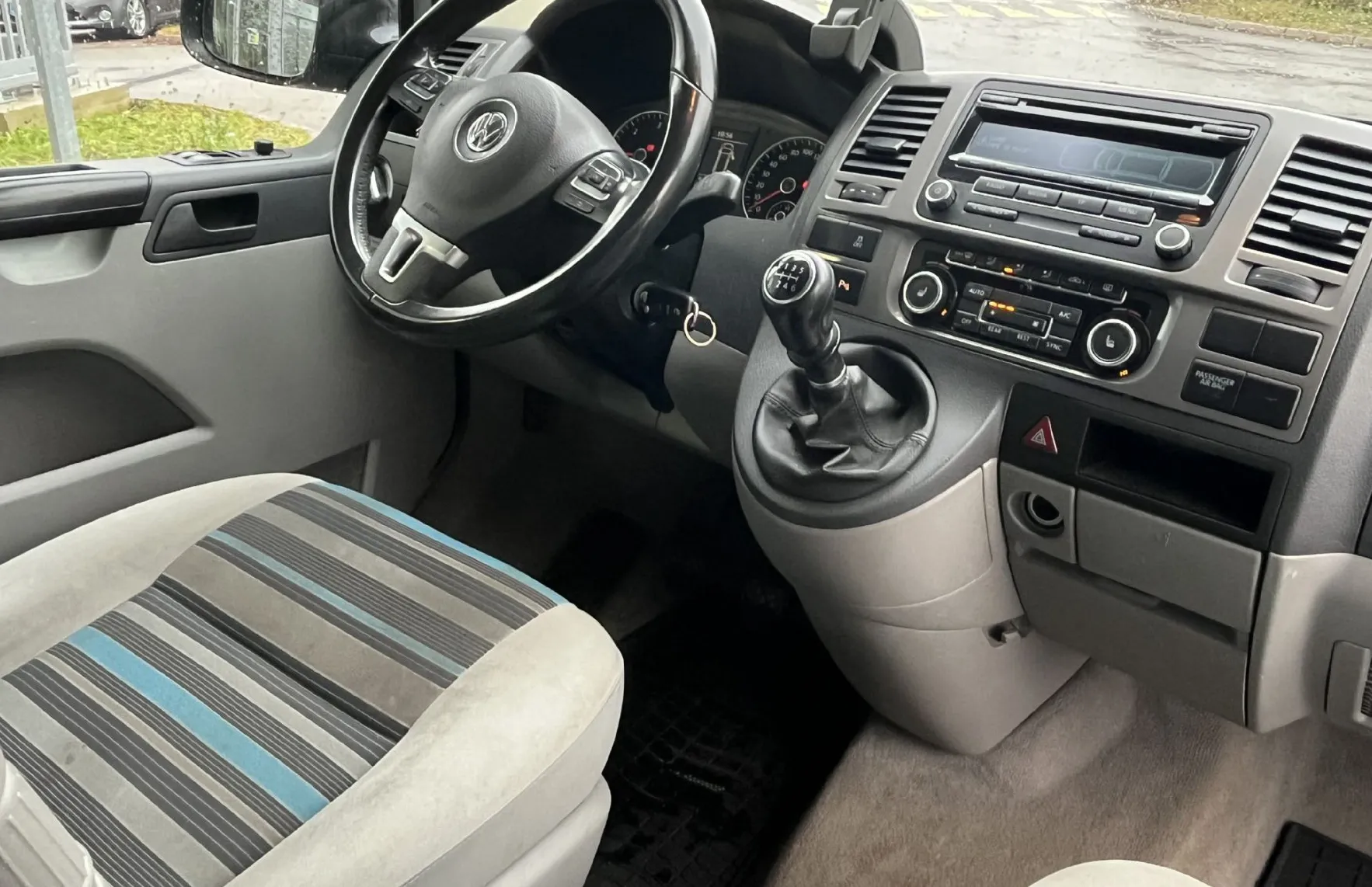 Zunanja slika - Volkswagen California - 1 LASTNIK-GRETJE SEDEŽEV-KLIMA - 17