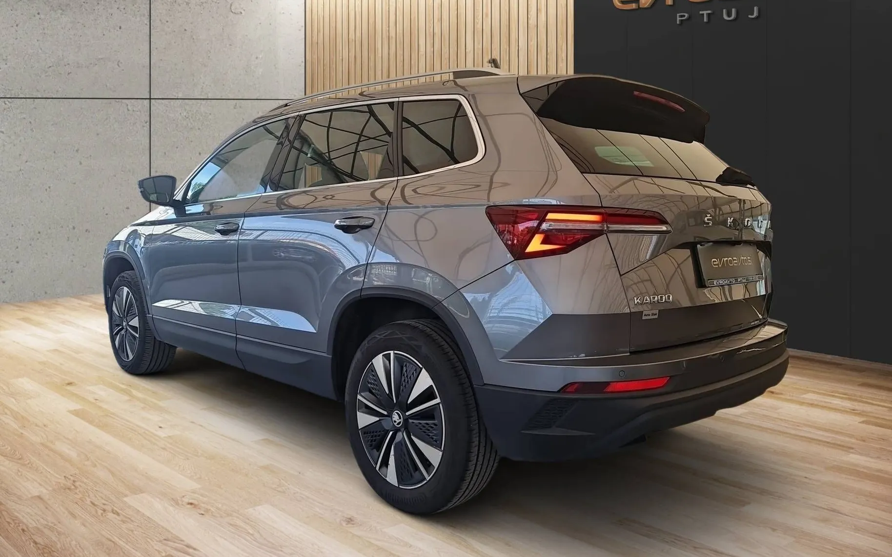 Zunanja slika - Škoda Karoq - 2.0 TDI Style•1. lastnik Slovensko poreklo - 5
