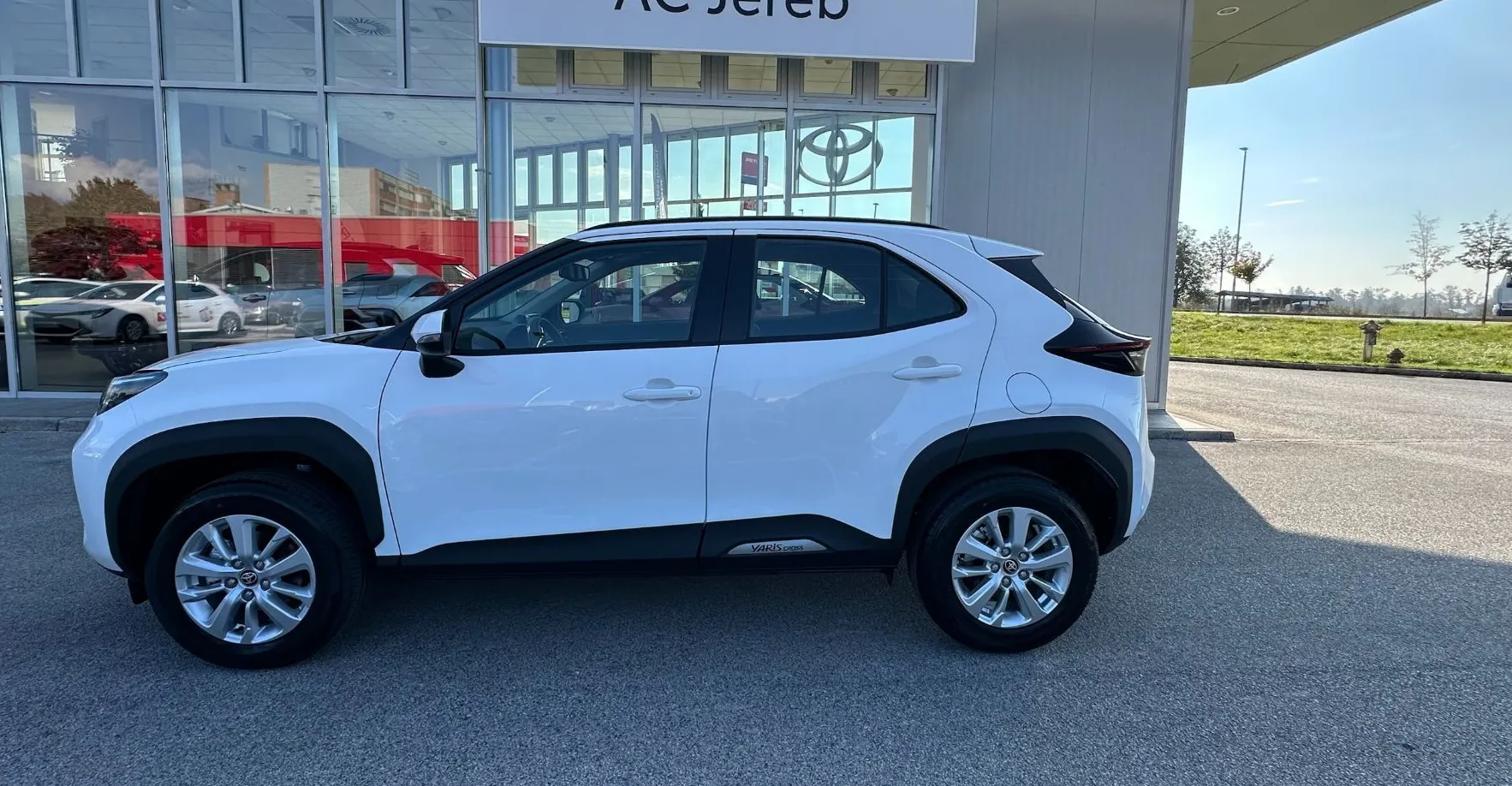 Zunanja slika - Toyota Yaris Cross - Hybrid 1.5 VVT-i Cool Avt. - 2