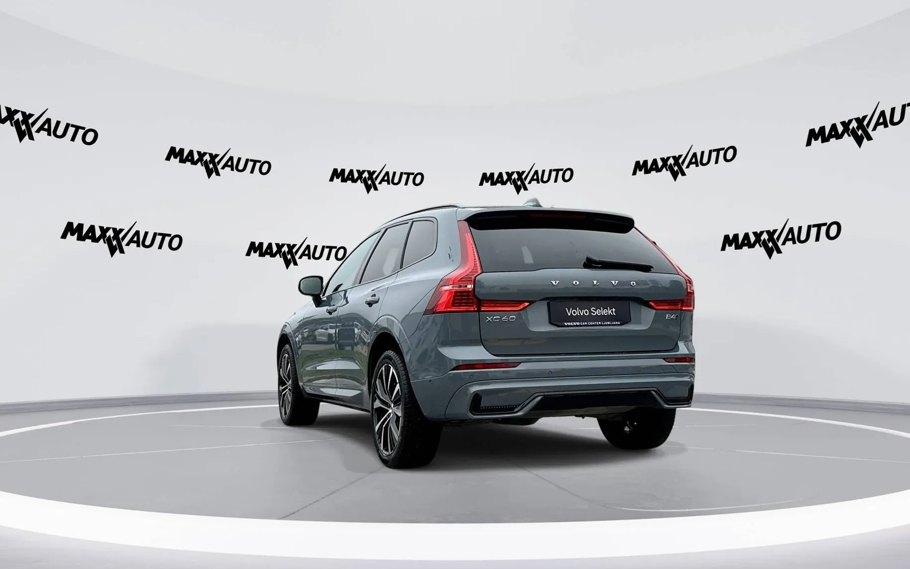 Notranja slika - Volvo XC60 - B4 D AWD Ultimate Dark Avt. - 7