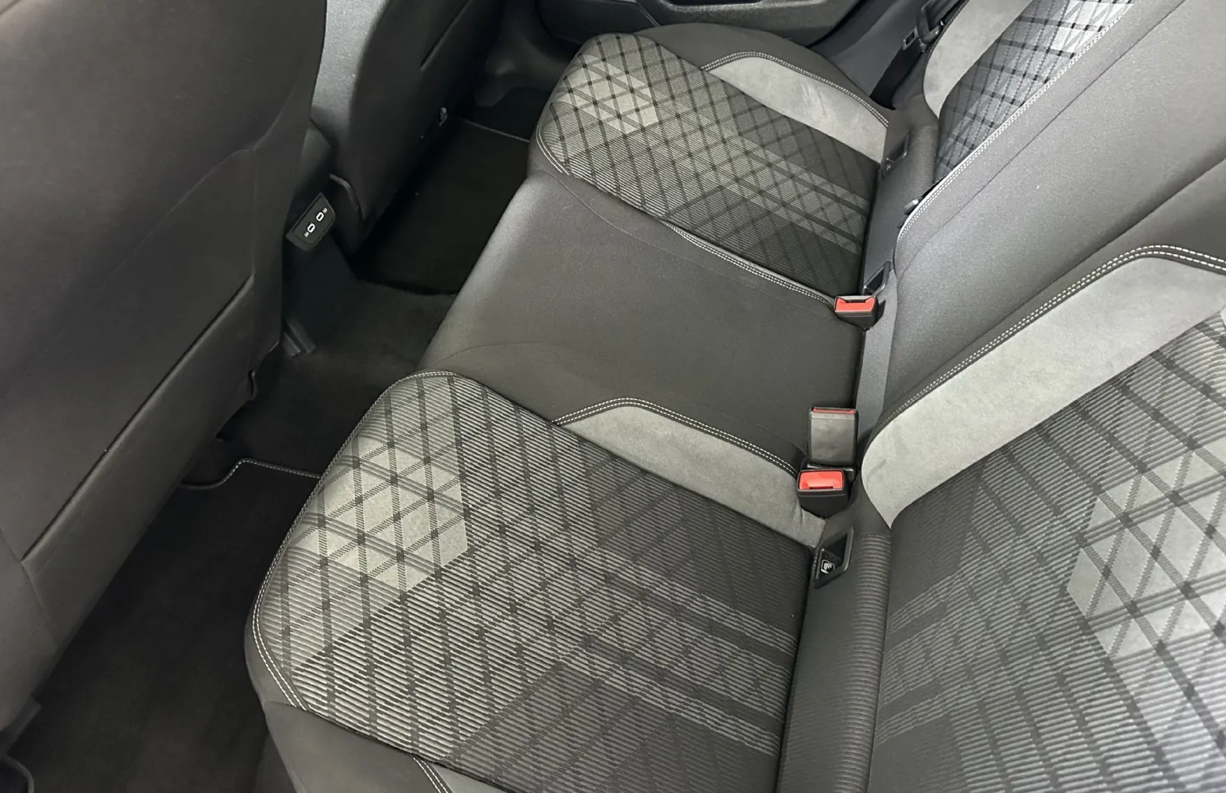 Zunanja slika - Volkswagen Taigo - 1.0 TSI R-Line 85.PANORAMA.LED.2025.SAMO 22.000 KM - 7
