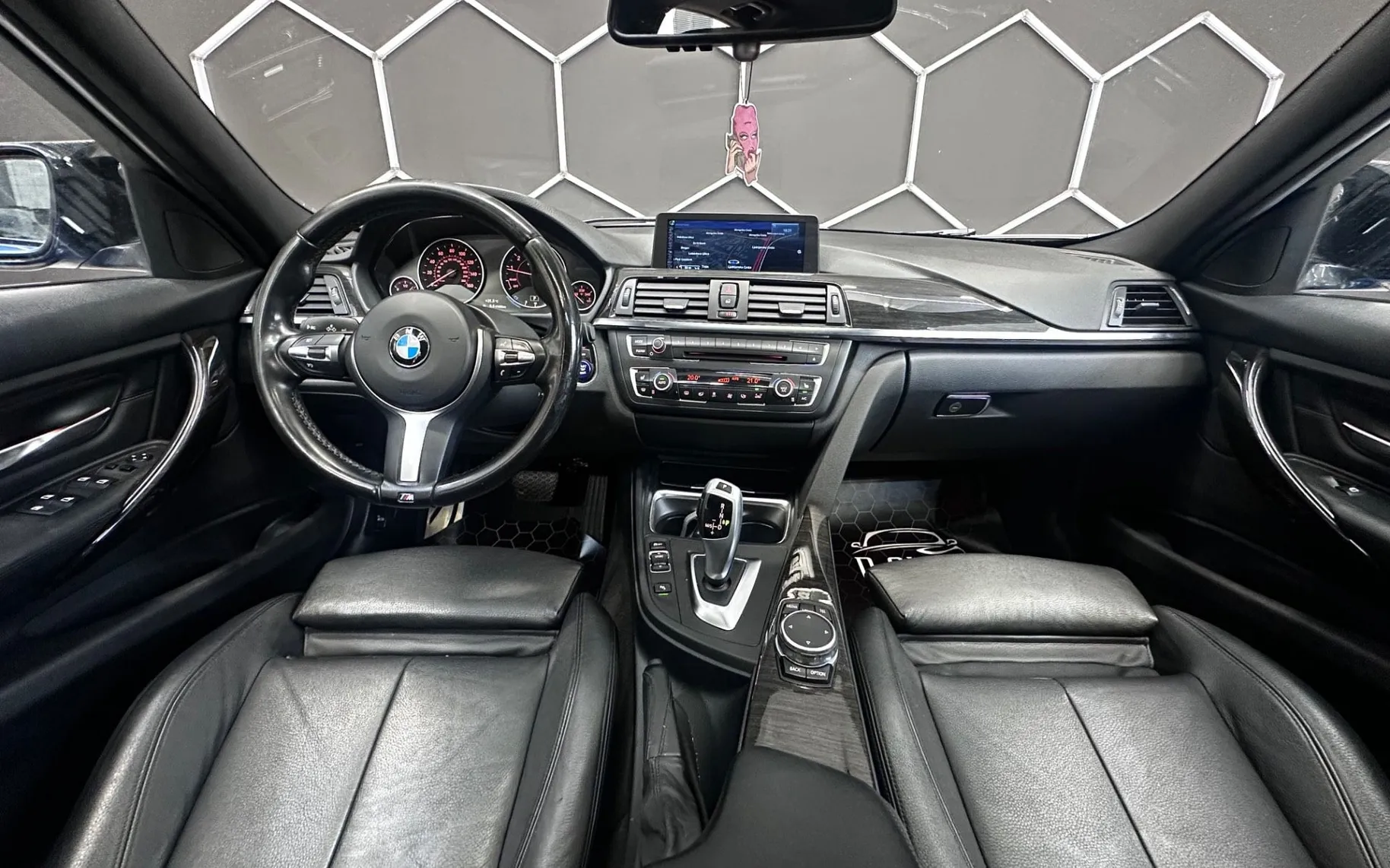 Notranja slika - BMW serija 3: - 328i M PAKET+PANO+HUD+KAMERA+MEMORY+KEYLESS - 8