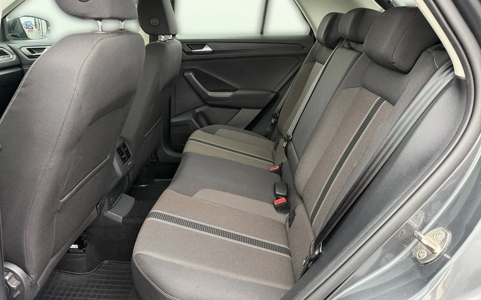 Notranja slika - Volkswagen T-Roc - 1.5 TSI BMT DSG-Style-SLO-Full LED-Vlečna kljuka - 11