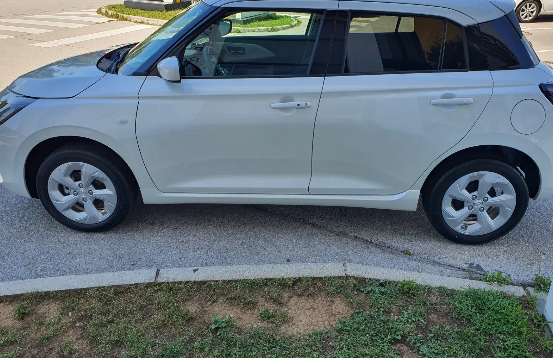 Zunanja slika - Suzuki Swift - 1.2 Dualjet AllGrip Hibrid Premium - 4