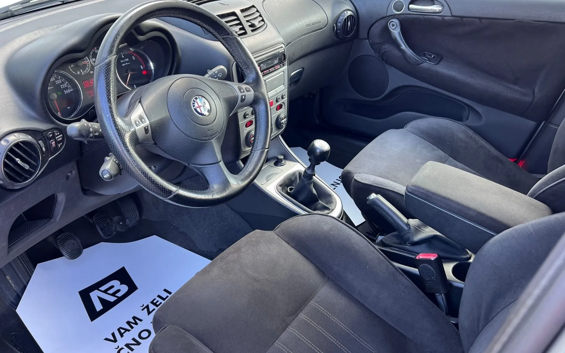 Notranja slika - Alfa Romeo 147 - 1.9 JTD M-JET+PDC+SAMO 117.875km+TEMP - 9