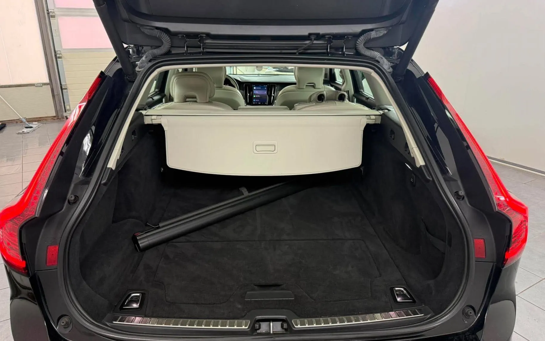 Zunanja slika - Volvo V90 - 2.0 DIZEL 145 KW.PANORAMA.KAMERA.LED.ACC.USNJE.4X4 - 5