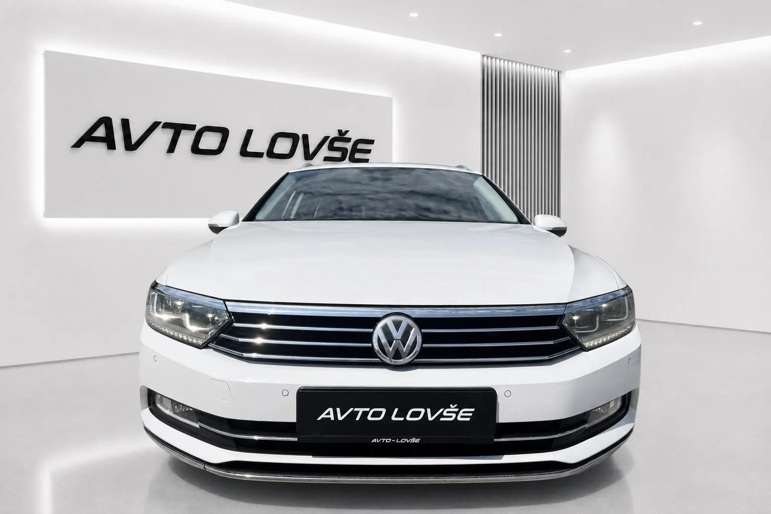 Zunanja slika - Volkswagen Passat Variant - 2.0 TDI BMT Highline-VIRTUAL-LED-ALU-PDC-ODLIČEN - 3