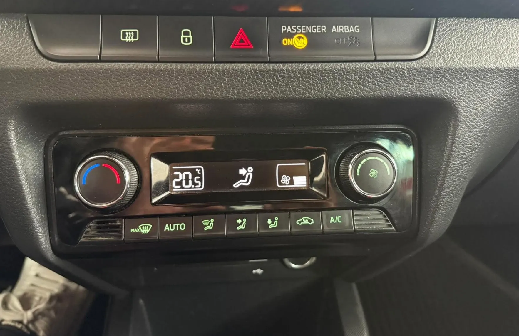 Zunanja slika - Škoda Fabia - 1.0 Tsi Monte Carlo+4xAlu.Slo.1.Lastnik - 8