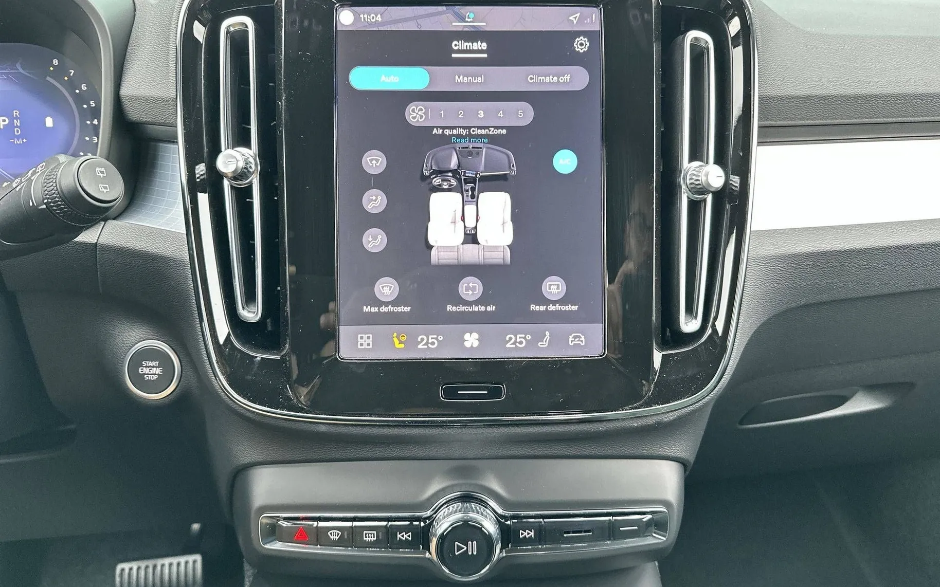 Notranja slika - Volvo XC40 - B3 P Core AT DCT 3 leta garancije + 3 servisi... - 18