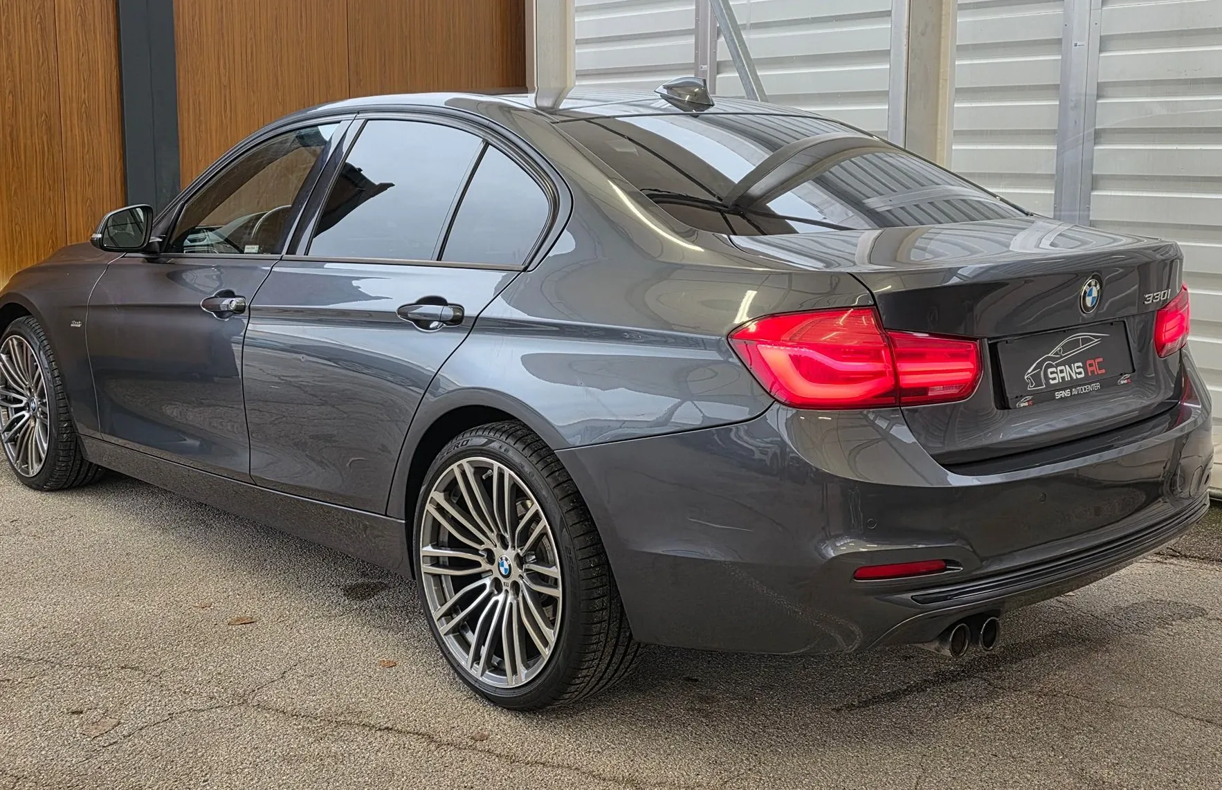Zunanja slika - BMW Serija 3 - : 330i xDrive Sport Line- LED - VEL.NAVI - AMBI -PDC - 3