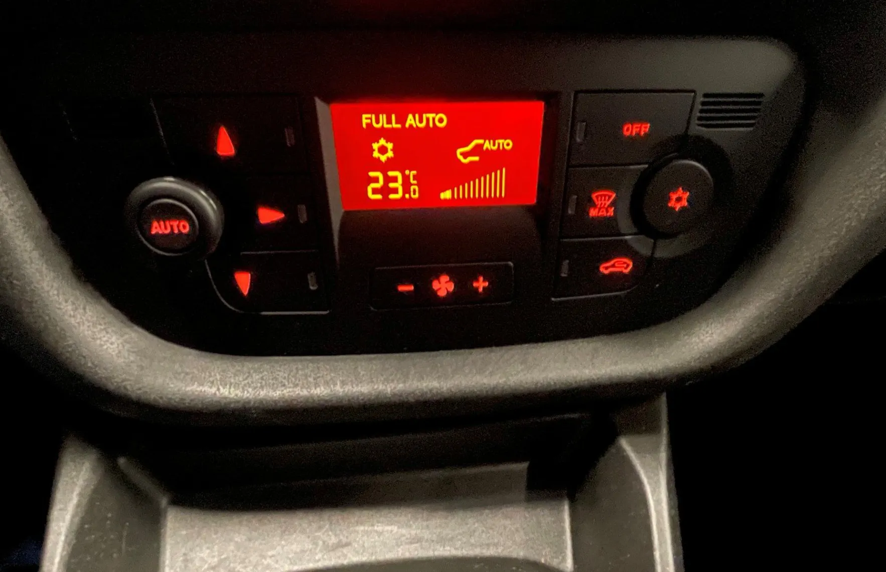 Zunanja slika - Fiat Doblo - SX CARGO 1.6 MULTIJET 77 KW NAVI.KAMERA.TEMP - 13