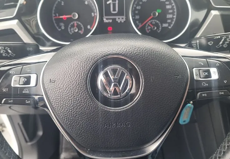 Zunanja slika - Volkswagen Touran - 1.6 TDI BMT Comfortline DSG 7 SEDEŽEV.SERVISNA - 11