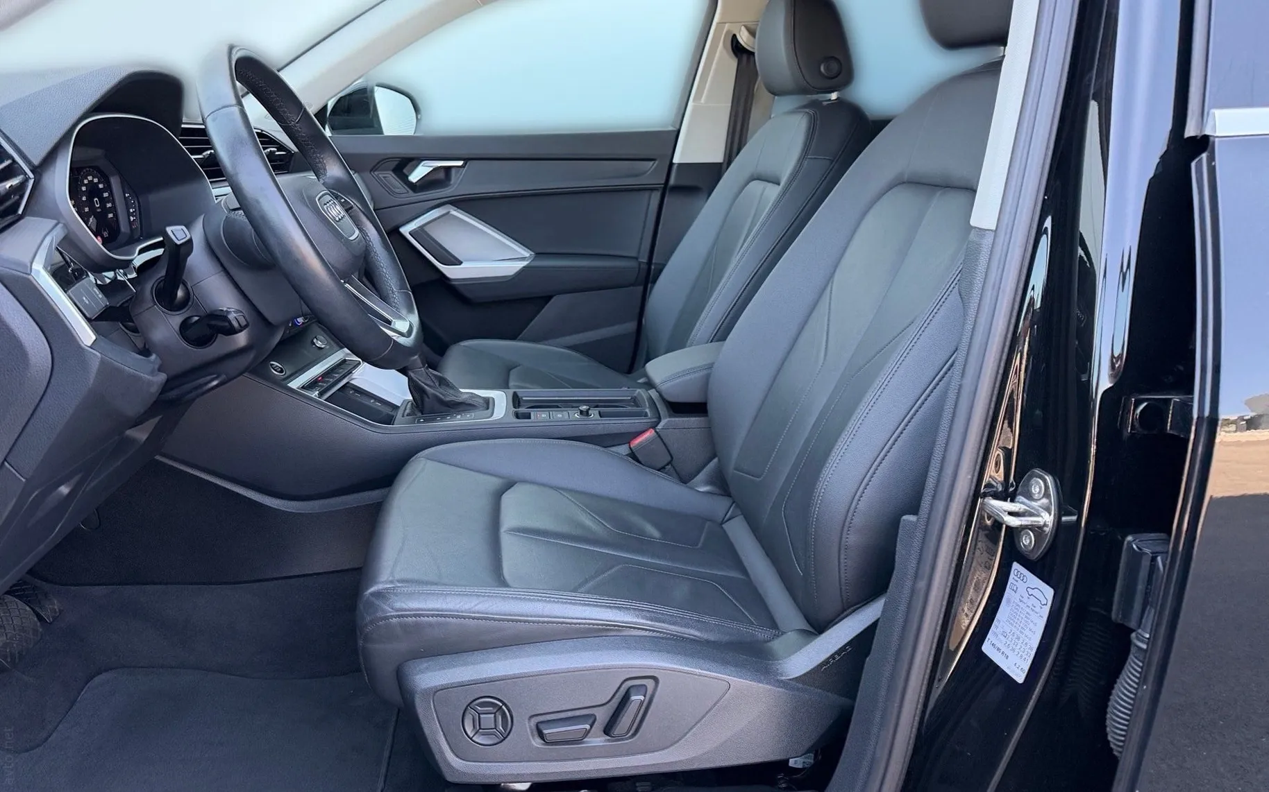 Notranja slika - Audi Q3 Sportback - 35TDI S line S tronic-Usnje-LED-ACC-Keyless-Kame.. - 7