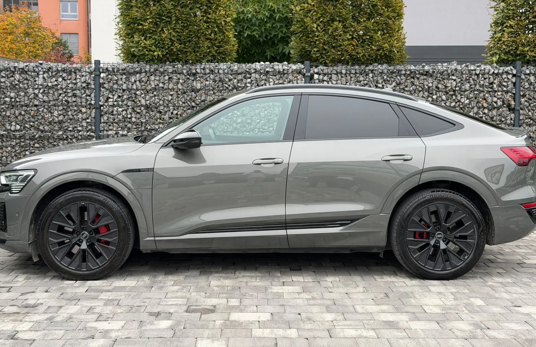 Zunanja slika - Audi Q8 e-tron Sportback - 55 quattro S-line MATRIX|KEYLESS|BO|SOFT CLOS - 7