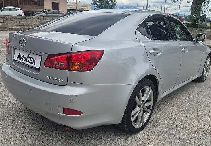 Zunanja slika - Lexus IS - 220d + BREZ POLOGA + XENON + 2XPDC - 5