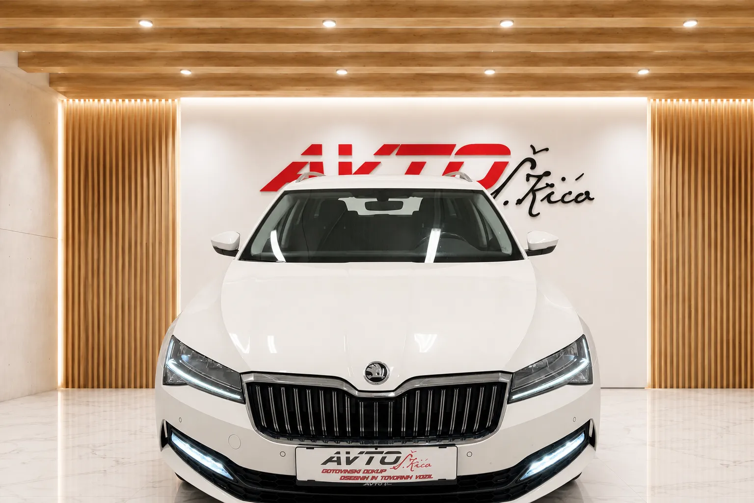 Notranja slika - Škoda Superb - 2.0 TDI-DSG-SPORT LINE-FULL LED-NAVI-KAMERA-TEMPO - 7