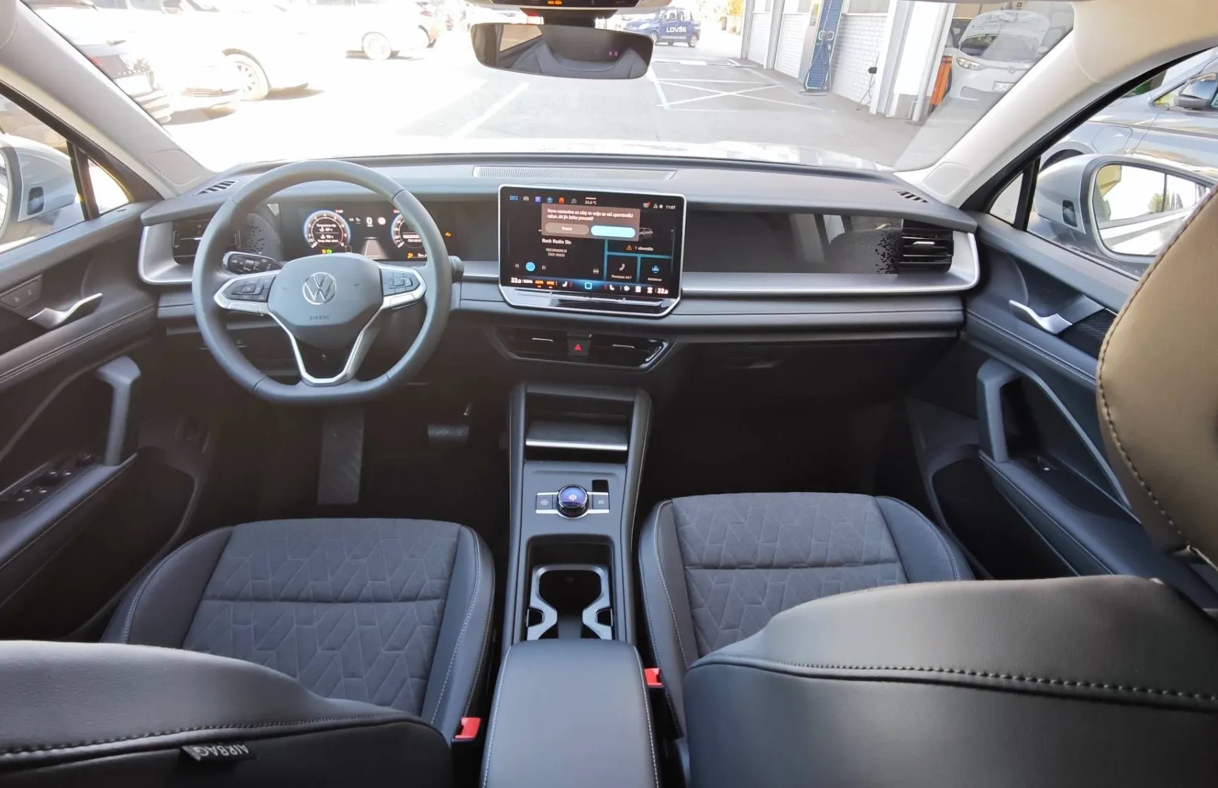 Zunanja slika - Volkswagen Tayron - 1.5 eTSI DSG 4ALL 110kW 7 sedežev |KOT NOV| - 10