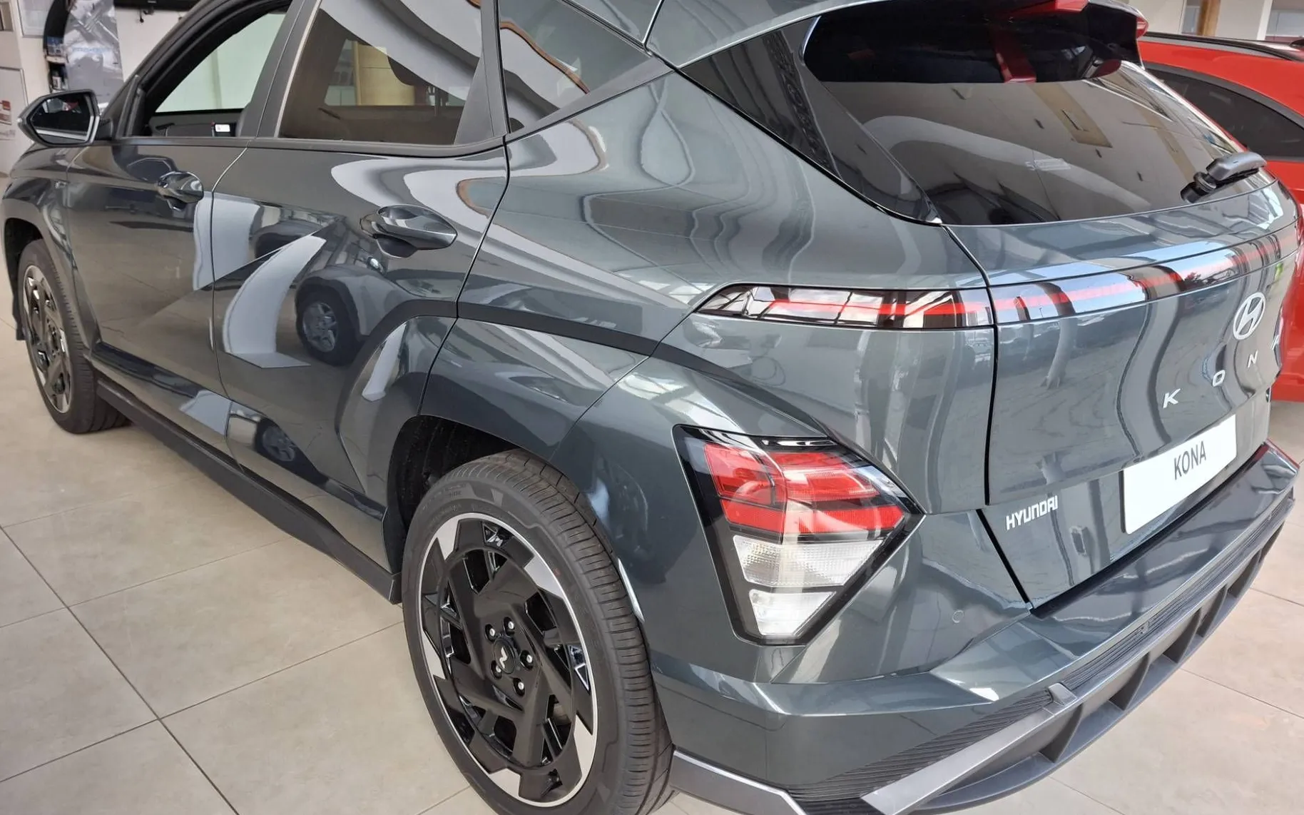 Zunanja slika - Hyundai Kona - EV 65KWH PREMIUM   N-LINE WINTER I. topl. črpalk.. - 4