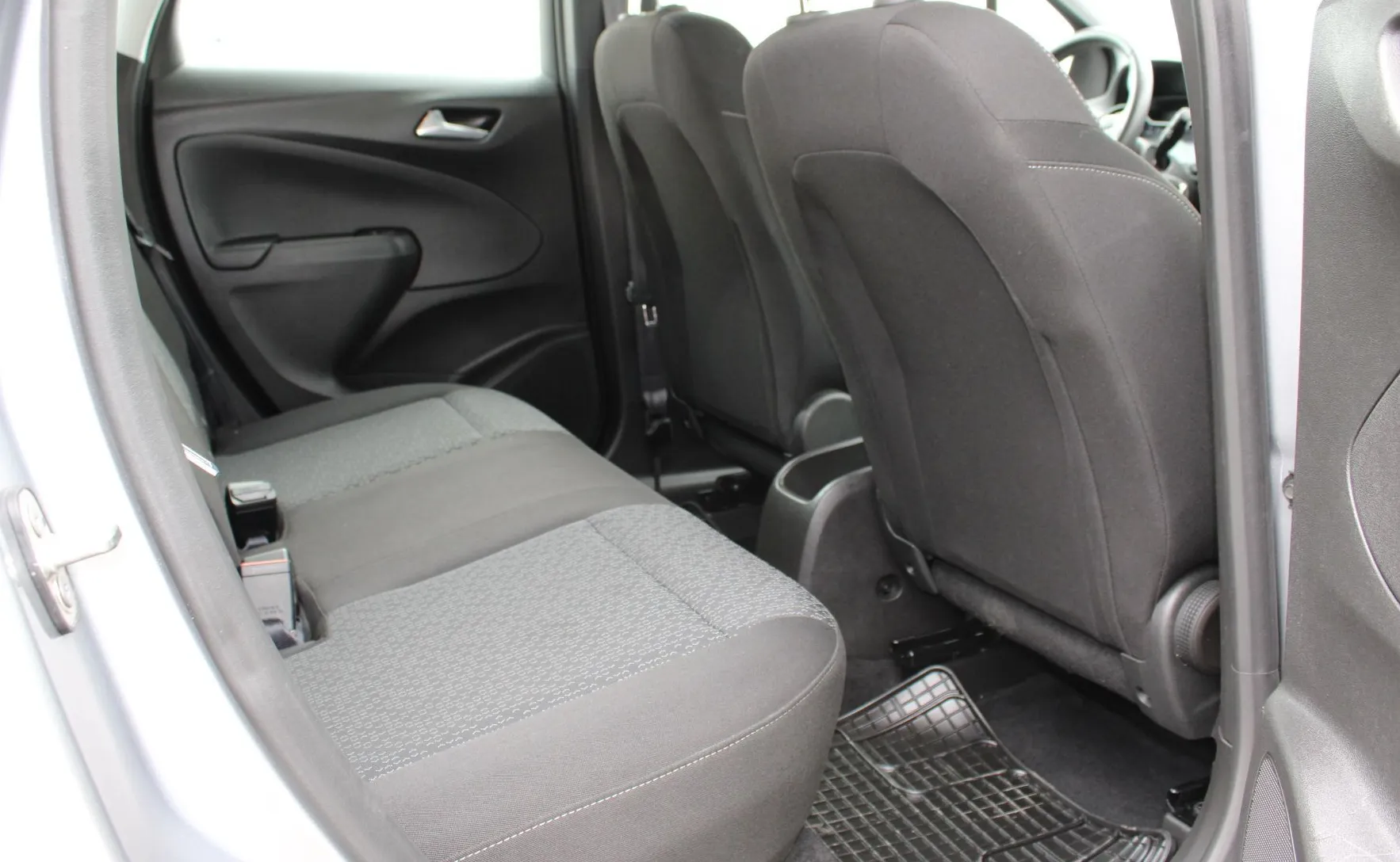 Zunanja slika - Opel Crossland - 1.2 61KW EDITION-LED ŽAROMETI-PDC-37.000 KM - 15