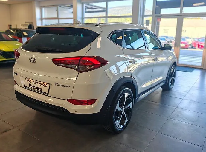 Zunanja slika - Hyundai Tucson - 1.7 CRDi°°2.Lastnik°°SLO°°Kamera°°Servisiran - 5
